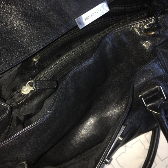 Michael kors black purse - Picture 7 of 9